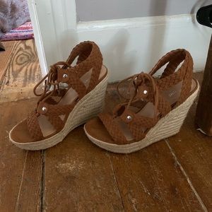 Brown wedges